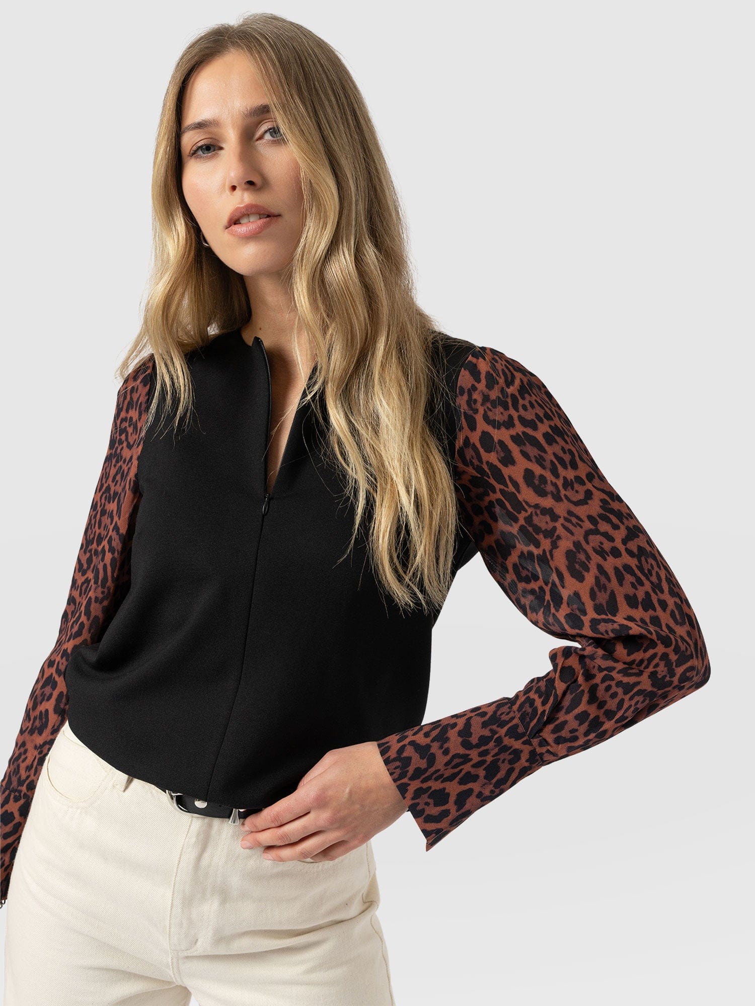 Ella Zip Up Top - Brown Leopard - Women's T-shirts | Saint + Sofia® EU